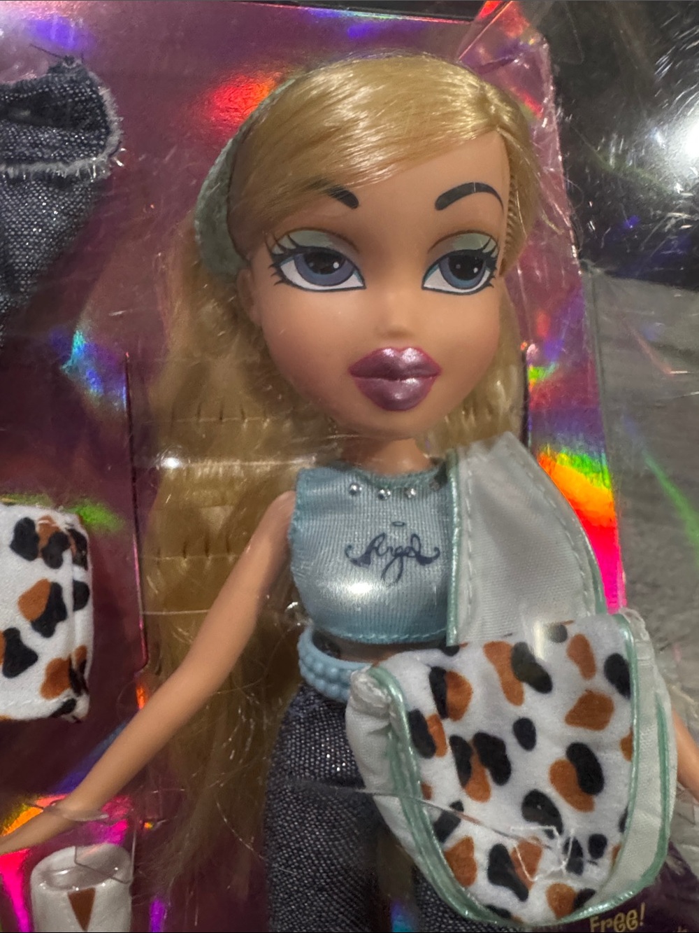 NEW: Bratz | 20 Yearz: Cloe Doll (2021) - Collectible Fashion Doll & Accessories - Picture 7 of 16